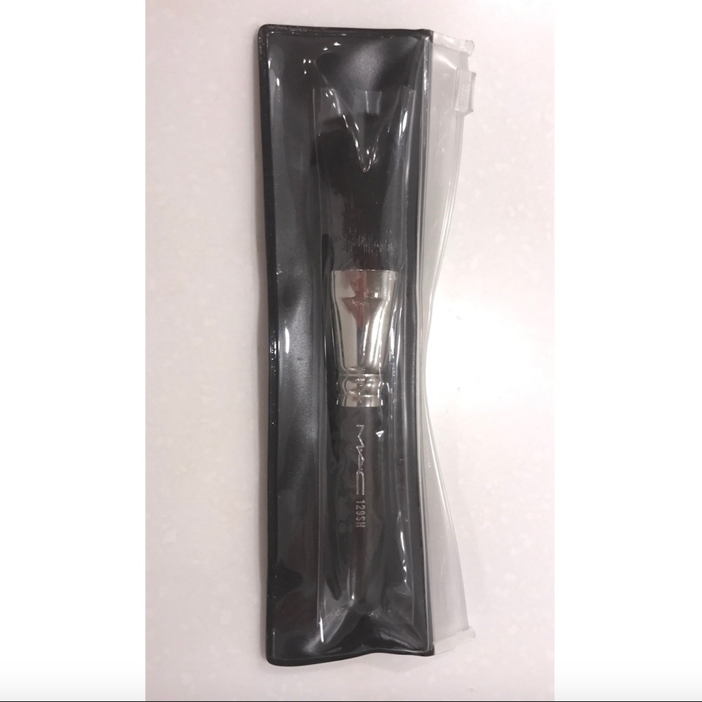 MAC COSMETICS BRUSH 129SH, BN. NATURAL FIBERS